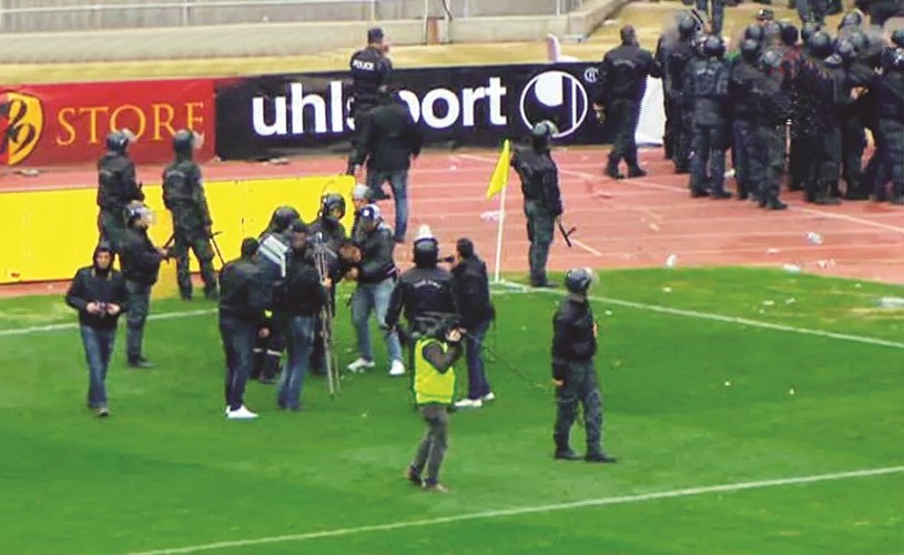 جانب من اعمال الشغب        (الصورة نقلا عن التلفزيون) ﻿