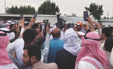جانب من التجمع في ساحة تيماء أمس﻿