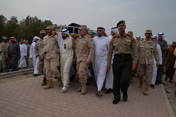 رئيس الاركان واعضاء بمجلس الدفاع العسكري يشيعون شهيد الواجب راكان خلف