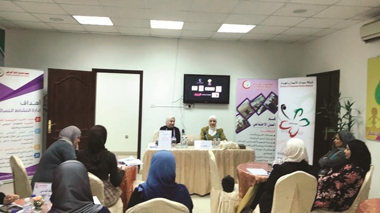 جانب من حملة التوعية بسرطان عنق الرحم﻿