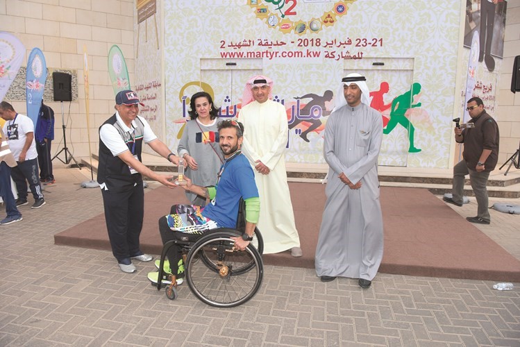 تكريم أحد الفائزين من ذوي الاحتياجات الخاصة﻿