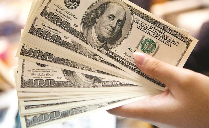 «الوطني»: الدولار يتدهور رغم ارتفاع العوائد