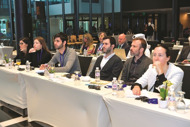 جانب من الحضور الكثيف في أعمال اليوم الأخير من المؤتمر﻿