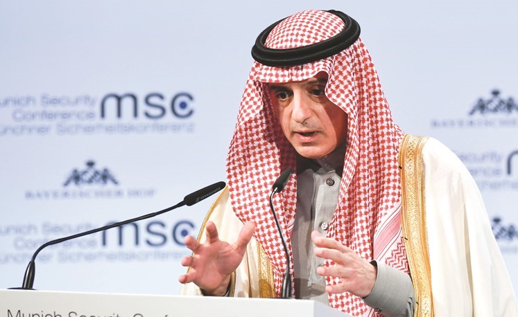 وزير الخارجية السعودي عادل الجبير ملقيا كلمته امام مؤتمر ميونيخ للامن امس 	(أ.ف.پ)﻿