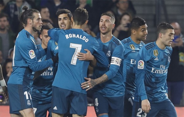 ريـال مدريد يثأر من بيتيس .. و أسنسيو يسجل الهدف الـ 6 آلاف للملكي