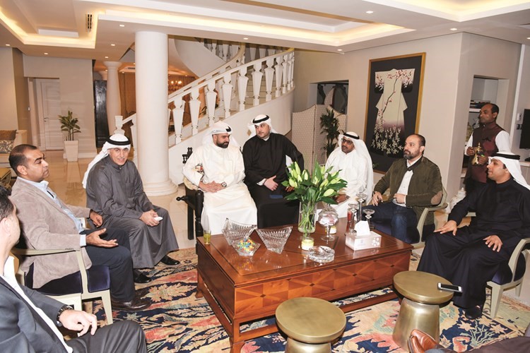 ناصر القيسي وعدد من الضيوف﻿