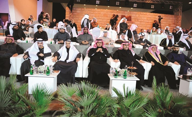 سامي الرشيد متوسطا عددا من الحضور﻿
