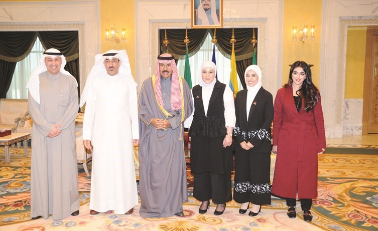 سمو ولي العهد الشيخ نواف الأحمد مستقبلا فريق ديوان المحاسبة المكلف بالإشراف والتدقيق على ميزانية ديوان ولي العهد﻿