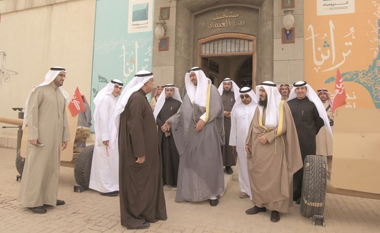 جولة للوزير د.فهد العفاسي في متحف بيت العثمان بمعية أنور الرفاعي وم.فريد عمادي وعدد من الحضور(محمد هنداوي)﻿