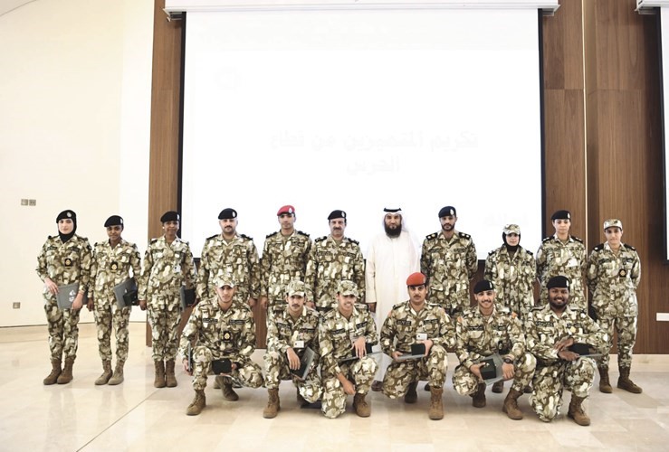 علام الكندري وخالد الوقيت يتوسطان حرس المجلس المكرمين﻿