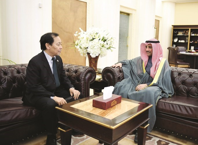 الغانم مع سفير اليابان﻿