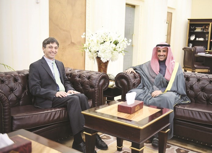الرئيس الغانم مستقبلا السفير النمساوي﻿