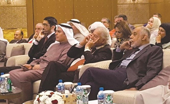 متابعة من الحضور ﻿