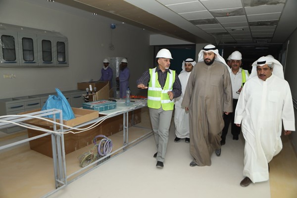 وزير الصحة يتفقد العمليات الإنشائية لمستشفى الجهراء والأميري الجديدان