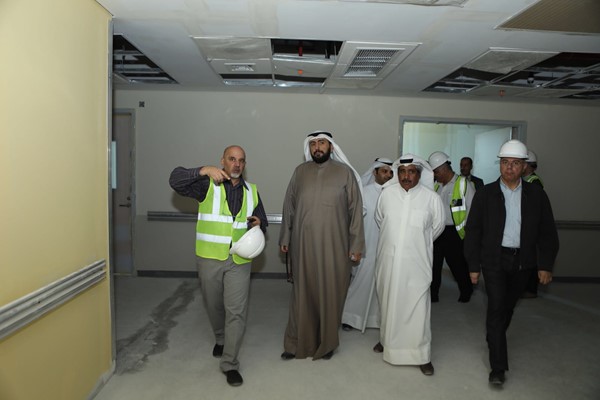 وزير الصحة يتفقد العمليات الإنشائية لمستشفى الجهراء والأميري الجديدان