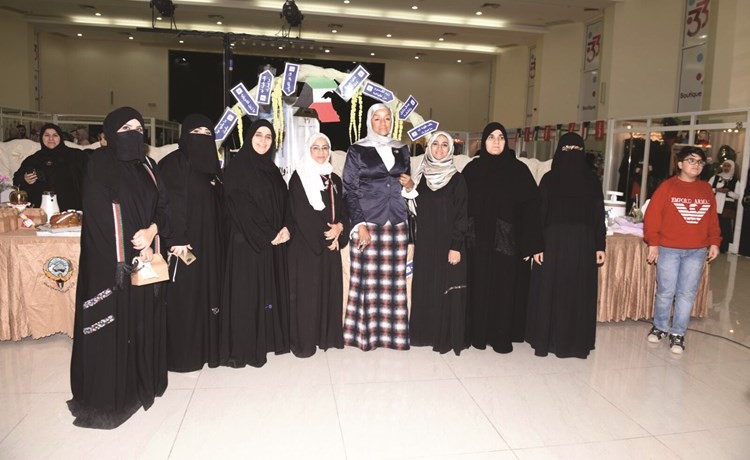 عدد من المشاركات في احتفال بيدي أبني وطني 2﻿