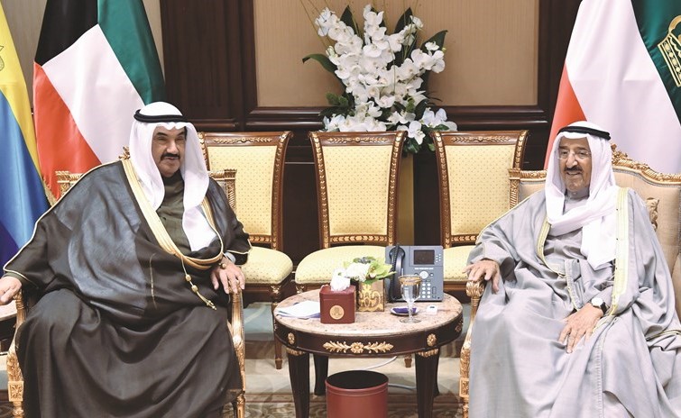 صاحب السمو الأمير الشيخ صباح الأحمد مستقبلا سمو الشيخ ناصر المحمد 	﻿