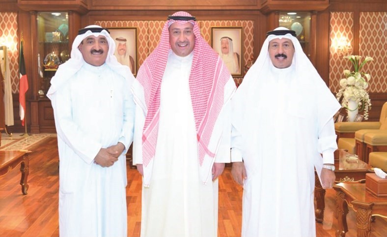  الشيخ فيصل الحمود مستقبلا مختار منطقة الرحاب صالح الجسار ومختار منطقة كبد غشام البصمان ﻿