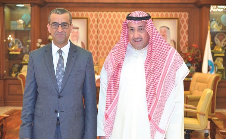  الشيخ فيصل الحمود مستقبلا سفير تونس أحمد بن الحبيب بن الصغير﻿