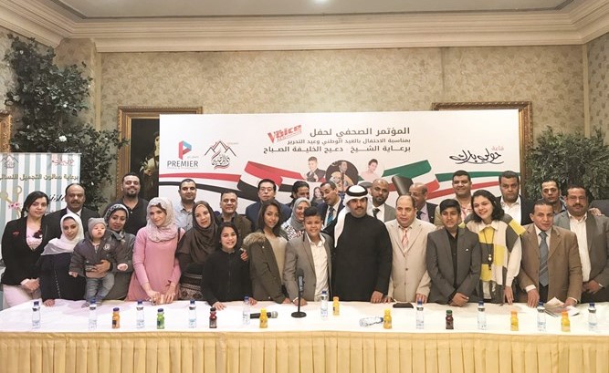 الشيخ دعيج الخليفة يتوسط المواهب المصرية في المؤتمر الصحافي﻿