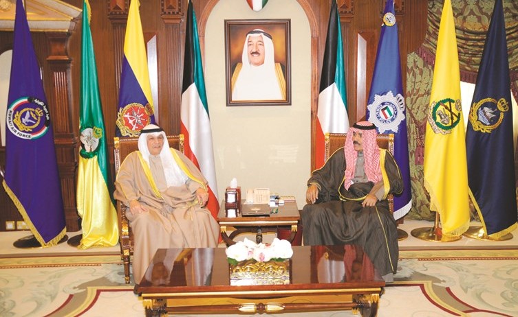 سمو ولي العهد الشيخ نواف الأحمد خلال استقباله الشيخ خالد الجراح﻿