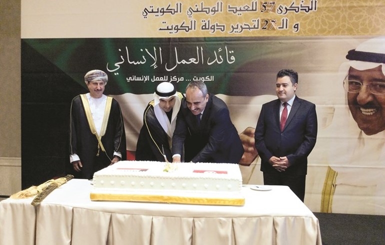 3 سفيرنا لدى تونس علي الظفيري ووزير المالية التونسي رضا شلغوم خلال حفل السفارة الكويتية بالأعياد الوطنية	﻿
