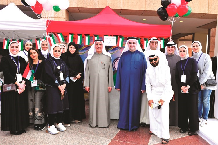 إدارة العلاقات العامة والإعلام تحتفل بالعيد الوطني وعيد التحرير بمشاركة كليات وإدارات جامعة الكويت