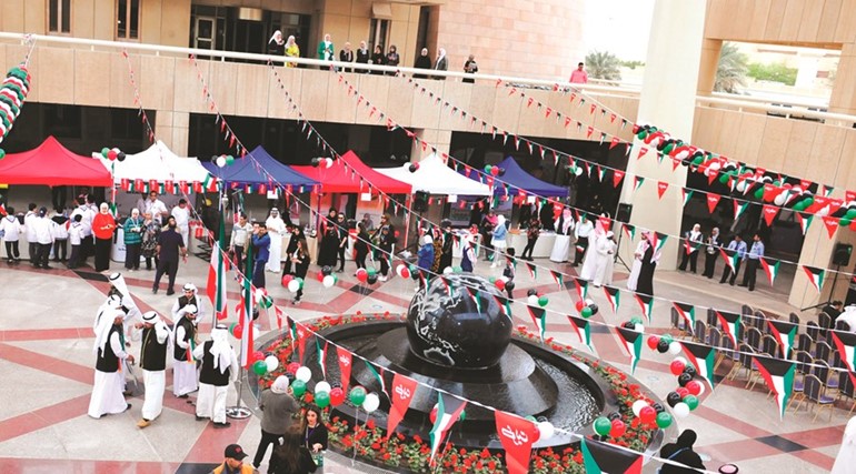 إدارة العلاقات العامة والإعلام تحتفل بالعيد الوطني وعيد التحرير بمشاركة كليات وإدارات جامعة الكويت