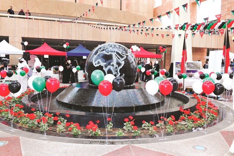 إدارة العلاقات العامة والإعلام تحتفل بالعيد الوطني وعيد التحرير بمشاركة كليات وإدارات جامعة الكويت