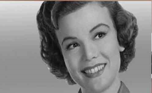 وفاة الممثلة الأمريكية نانيت فابراي عن 97 عاما