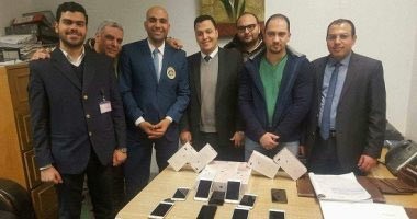 مصر.. جمارك مطار برج العرب تحبط محاولة تهريب هواتف محمولة بـ 195 ألف جنيه