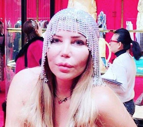 شاهد .. صورة صادمة للفنانة اللبنانية "مي حريري" بدون مكياج