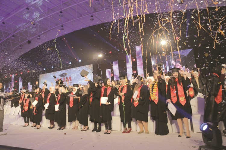جامعة الشرق الأوسط الأميركية AUM احتفلت بتخرّج 814 طالباً وطالبة