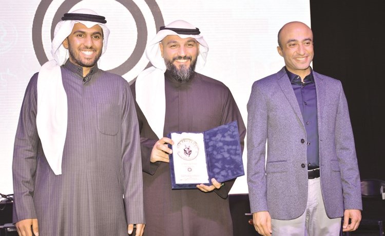 يعرب بورحمه وعلي أبو الحسن ومحمد المنيخ﻿