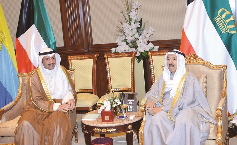  صاحب السمو الأمير الشيخ صباح الأحمد خلال استقباله رئيس مجلس الأمة مرزوق الغانم﻿