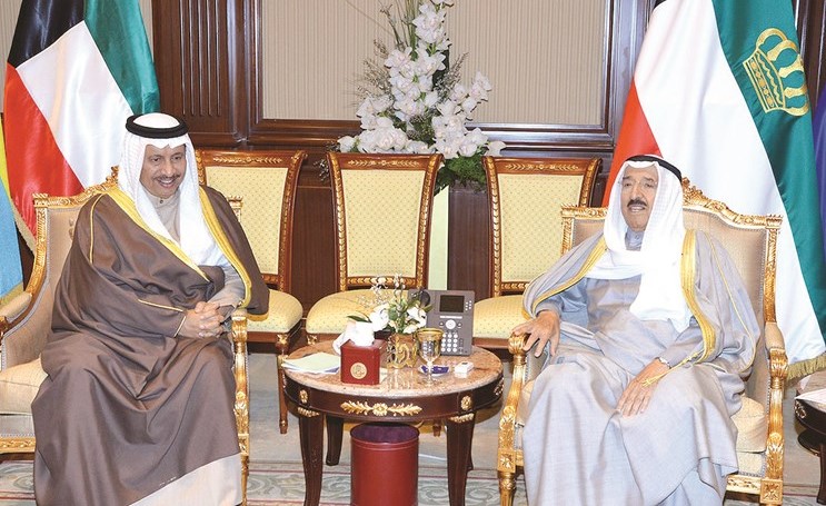  صاحب السمو الأمير الشيخ صباح الأحمد مستقبلا سمو رئيس مجلس الوزراء الشيخ جابر المبارك ﻿