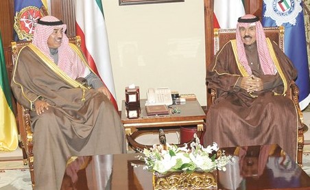 سمو ولي العهد الشيخ نواف الأحمد مستقبلا الشيخ صباح الخالد ﻿