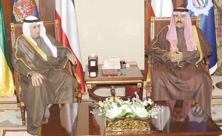 سمو ولي العهد الشيخ نواف الأحمد مستقبلا الشيح خالد الجراح ﻿