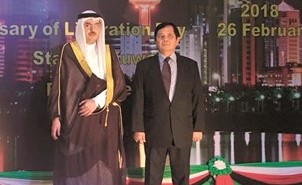 القائم بالأعمال في سفارتنا بكمبوديا متعب العصيمي وممثل المملكة خلال الحفل﻿