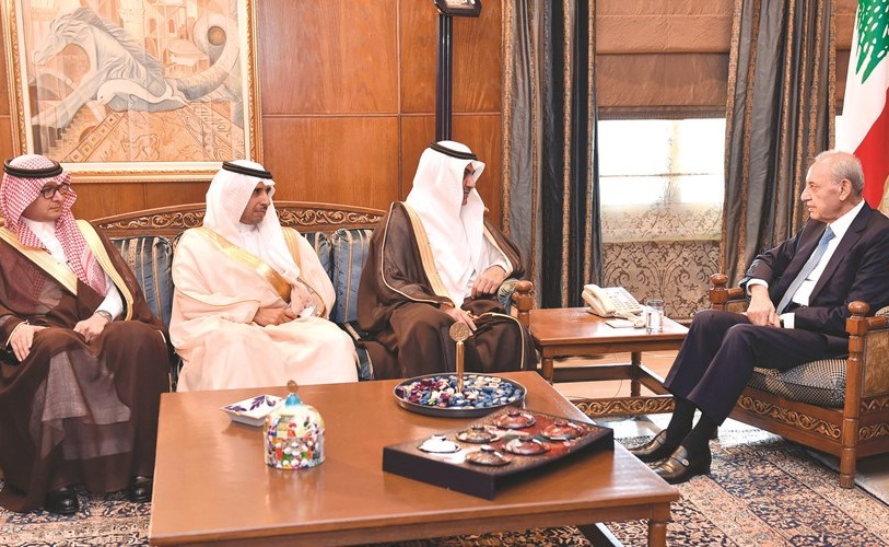 رئيس مجلس النواب نبيه بري مستقبلا الموفد السعودي نزار العلولا والوزير المفوض في الخارجية وليد البخاري والسفير وليد اليعقوب(محمود الطويل)﻿