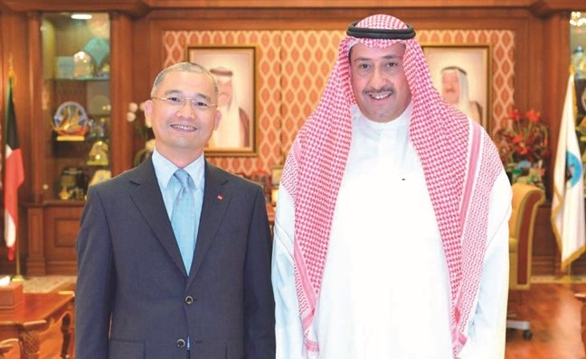 الشيخ فيصل الحمود مستقبلا السفير الفيتنامي ﻿