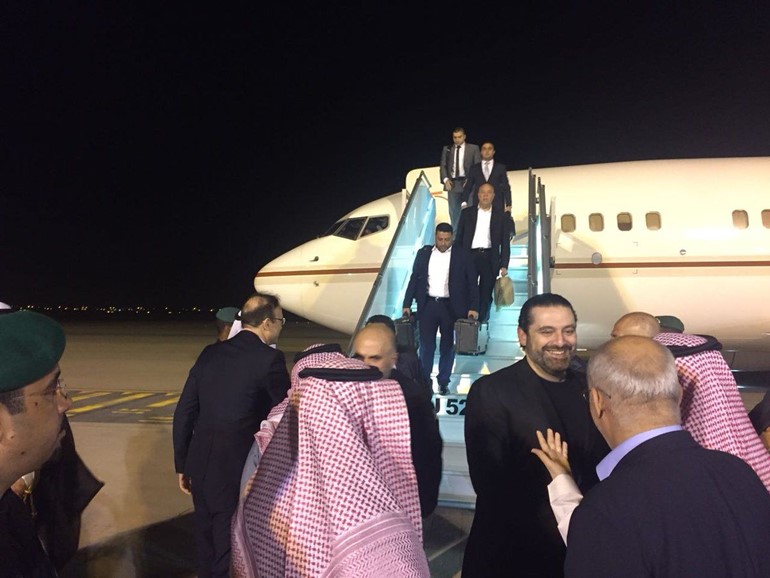 الرئيس سعد الحريري لدى وصوله أمس إلى الرياض 