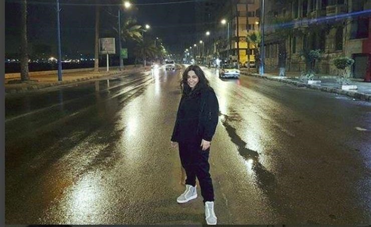 شاهد.. "شيرين" تتجاهل قرار حبسها بهذه الصورة