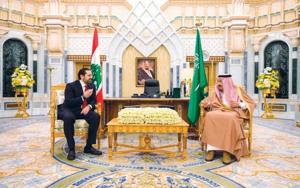 خادم الحرمين الشريفين الملك سلمان بن عبدالعزيز لدى استقباله رئيس الوزراء اللبناني سعد الحريري