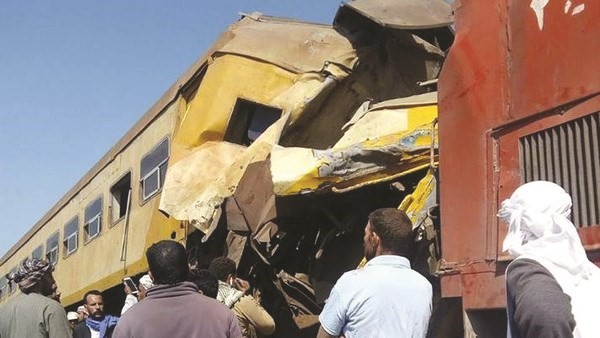 16 قتيلاً في تصادم قطارين بالبحيرة