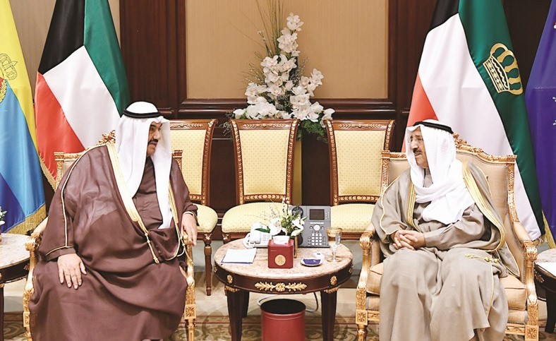  ﻿صاحب السمو الأمير الشيخ صباح الأحمد مستقبلا سمو الشيخ ناصر المحمد ﻿