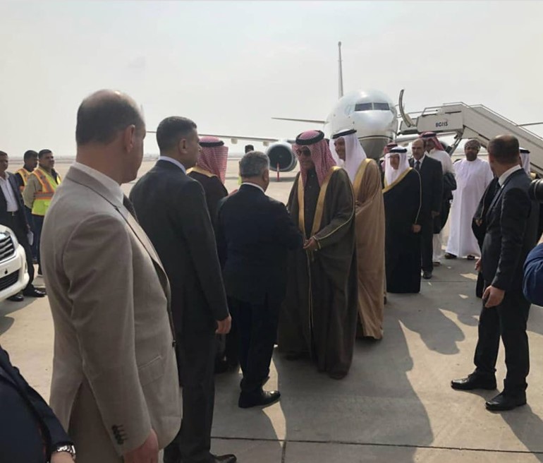 رئيس الاتحاد الاسيوي لكرة القدم الشيخ سلمان ال خليفة لدى وصوله البصرة