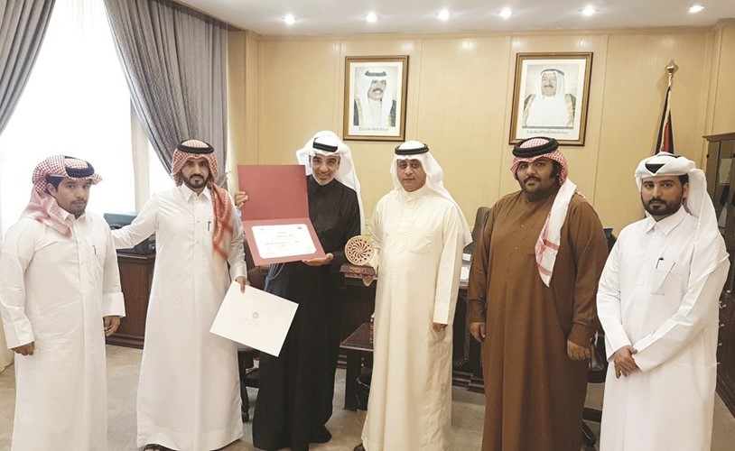 الوفد القطري مكرما د.بدر الدويش﻿