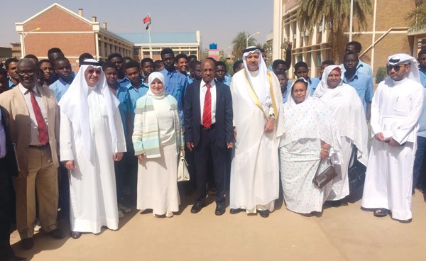 الوزيرة هند الصبيح خلال اللقاء مع وزير العمل والإصلاح الإداري السوداني بابكر نهار