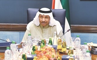 سمو رئيس الوزراء الشيخ جابر المبارك مترئسا جلسة مجلس الوزراء ﻿